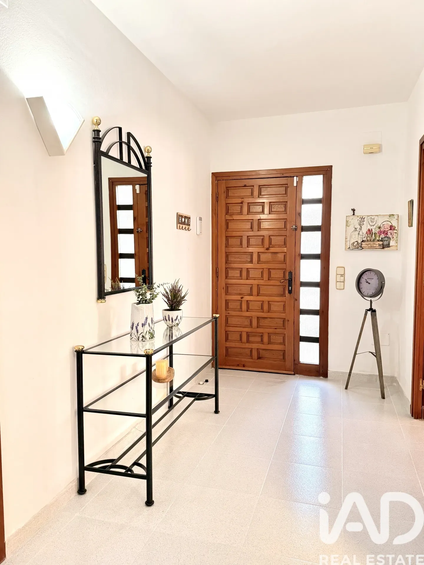 Spacious Family Home with Garden and Terrace in Santa Eulàlia de Ronçana - View image 9 of 36