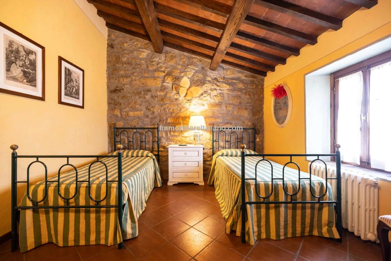 Tuscany's Countryside Retreat: Spacious 6-Bedroom Farmhouse with Pool - View image 62 of 81
