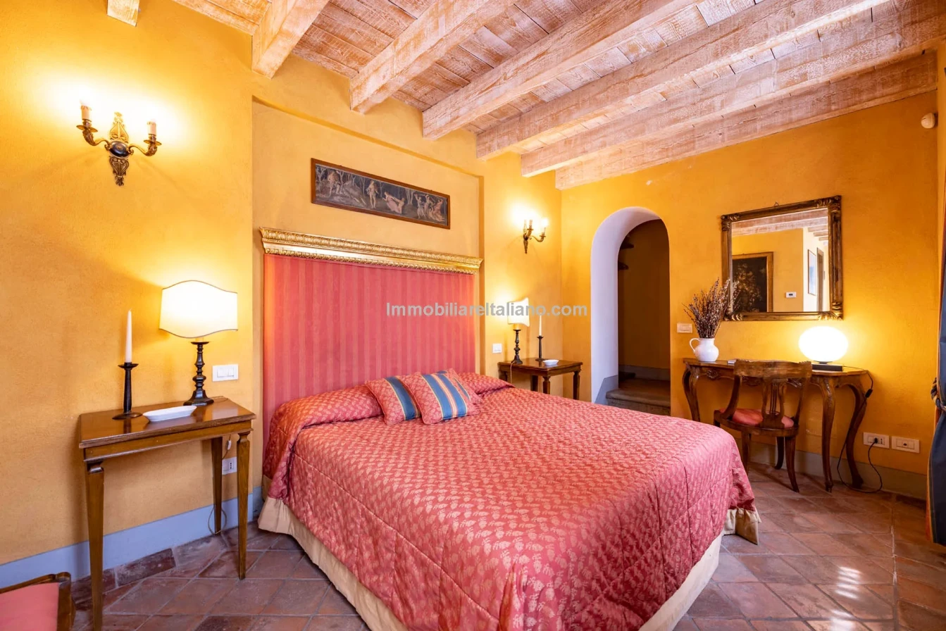 Tuscany's Countryside Retreat: Spacious 6-Bedroom Farmhouse with Pool - View image 64 of 81