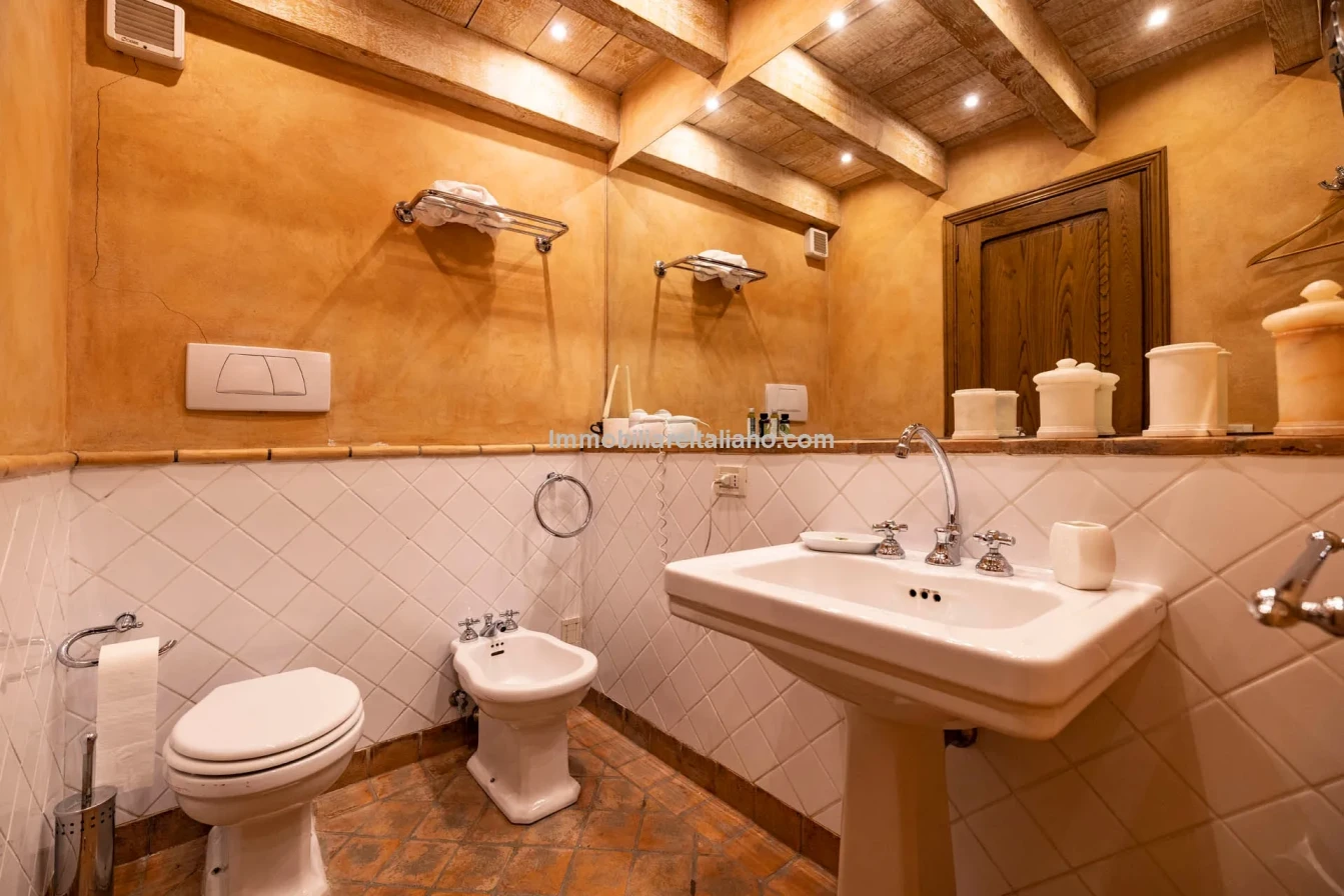 Tuscany's Countryside Retreat: Spacious 6-Bedroom Farmhouse with Pool - View image 66 of 81