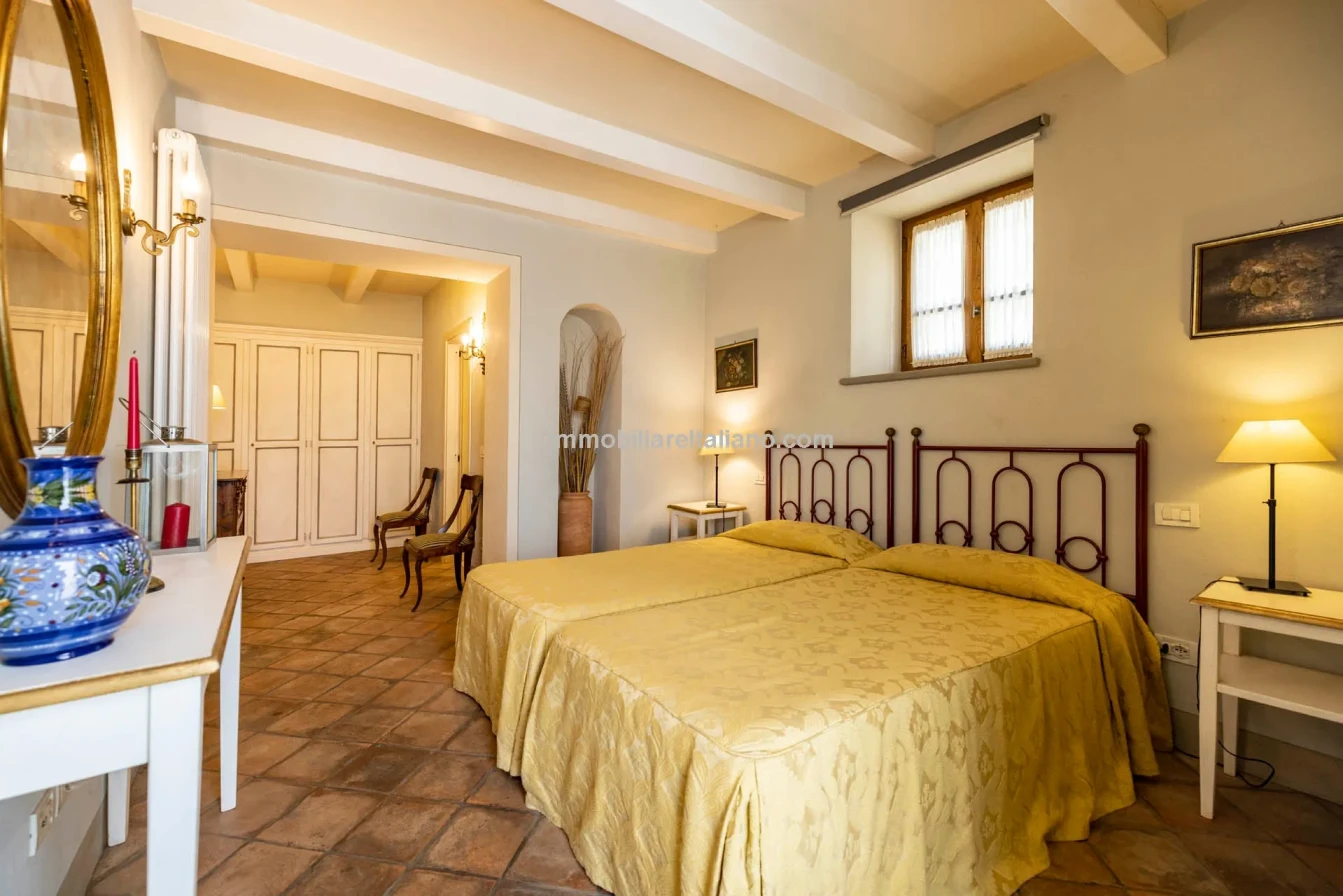 Tuscany's Countryside Retreat: Spacious 6-Bedroom Farmhouse with Pool - View image 68 of 81