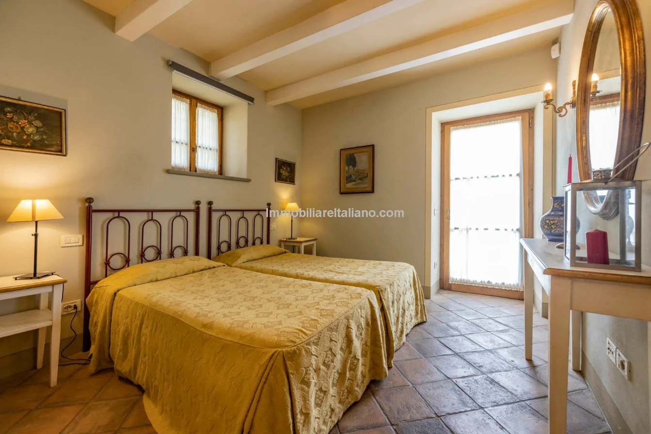 Tuscany's Countryside Retreat: Spacious 6-Bedroom Farmhouse with Pool - View image 69 of 81
