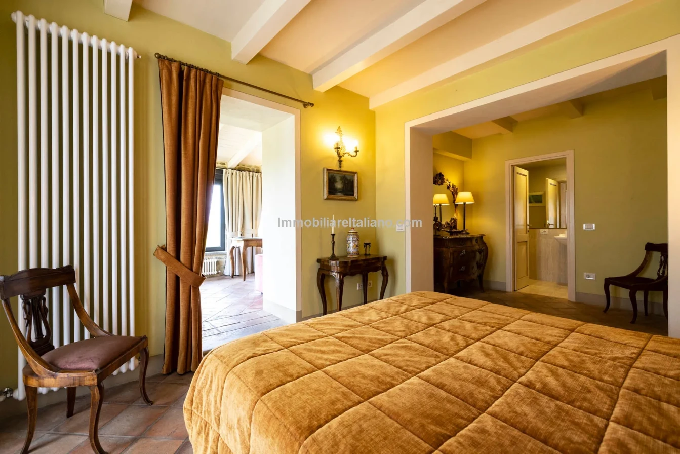 Tuscany's Countryside Retreat: Spacious 6-Bedroom Farmhouse with Pool - View image 74 of 81