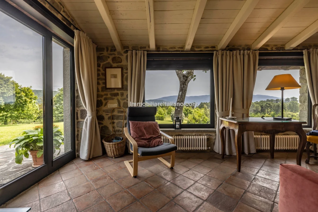 Tuscany's Countryside Retreat: Spacious 6-Bedroom Farmhouse with Pool - View image 77 of 81