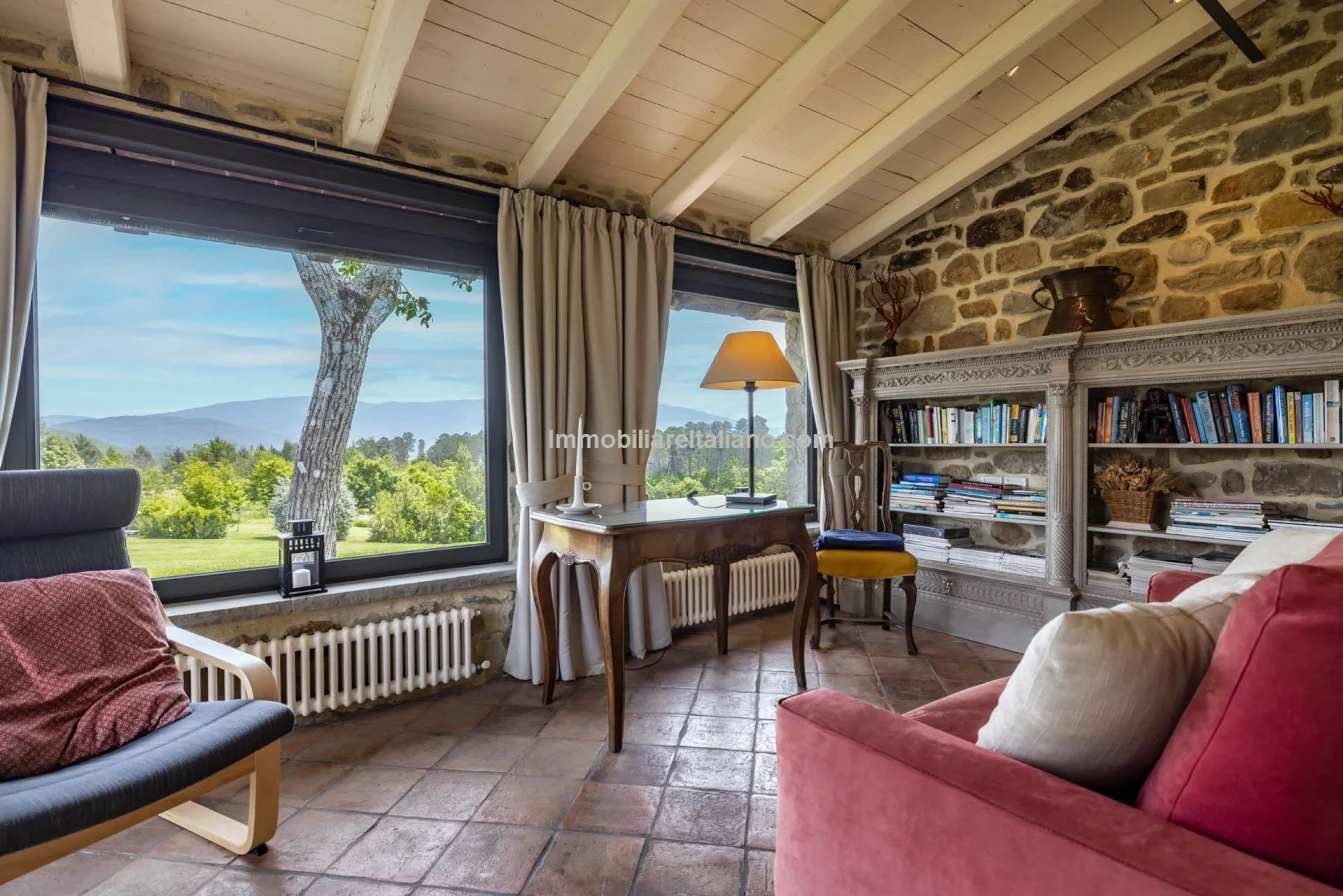 Tuscany's Countryside Retreat: Spacious 6-Bedroom Farmhouse with Pool - View image 79 of 81