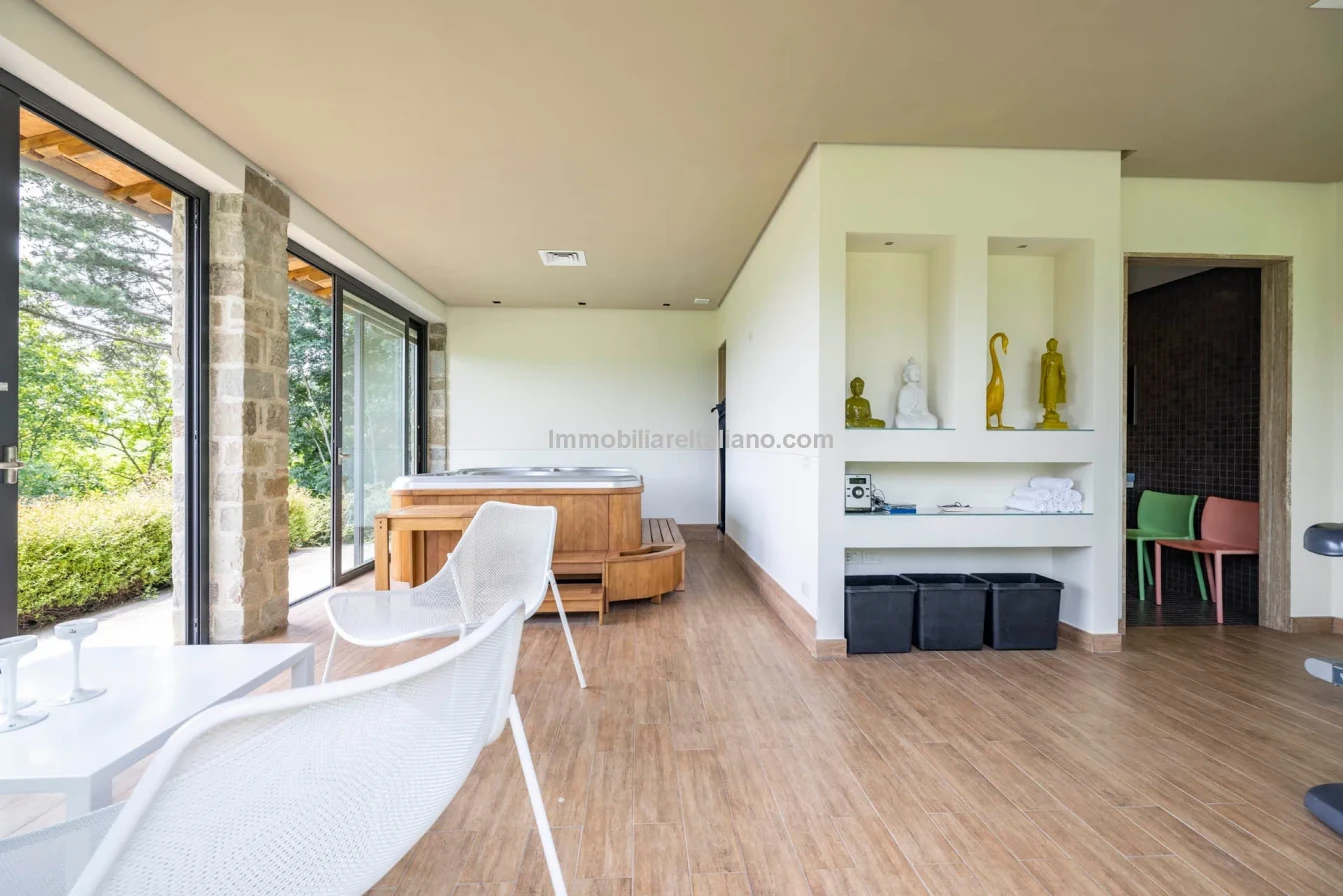 Tuscany's Countryside Retreat: Spacious 6-Bedroom Farmhouse with Pool - View image 80 of 81