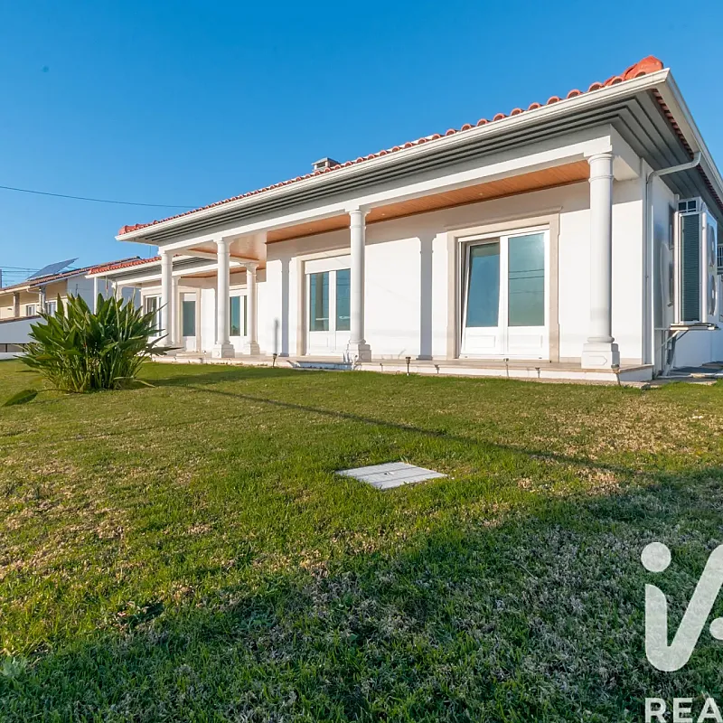 Modern Energy-Efficient 4-Bedroom House with Spacious Garden in Leiria, Portugal