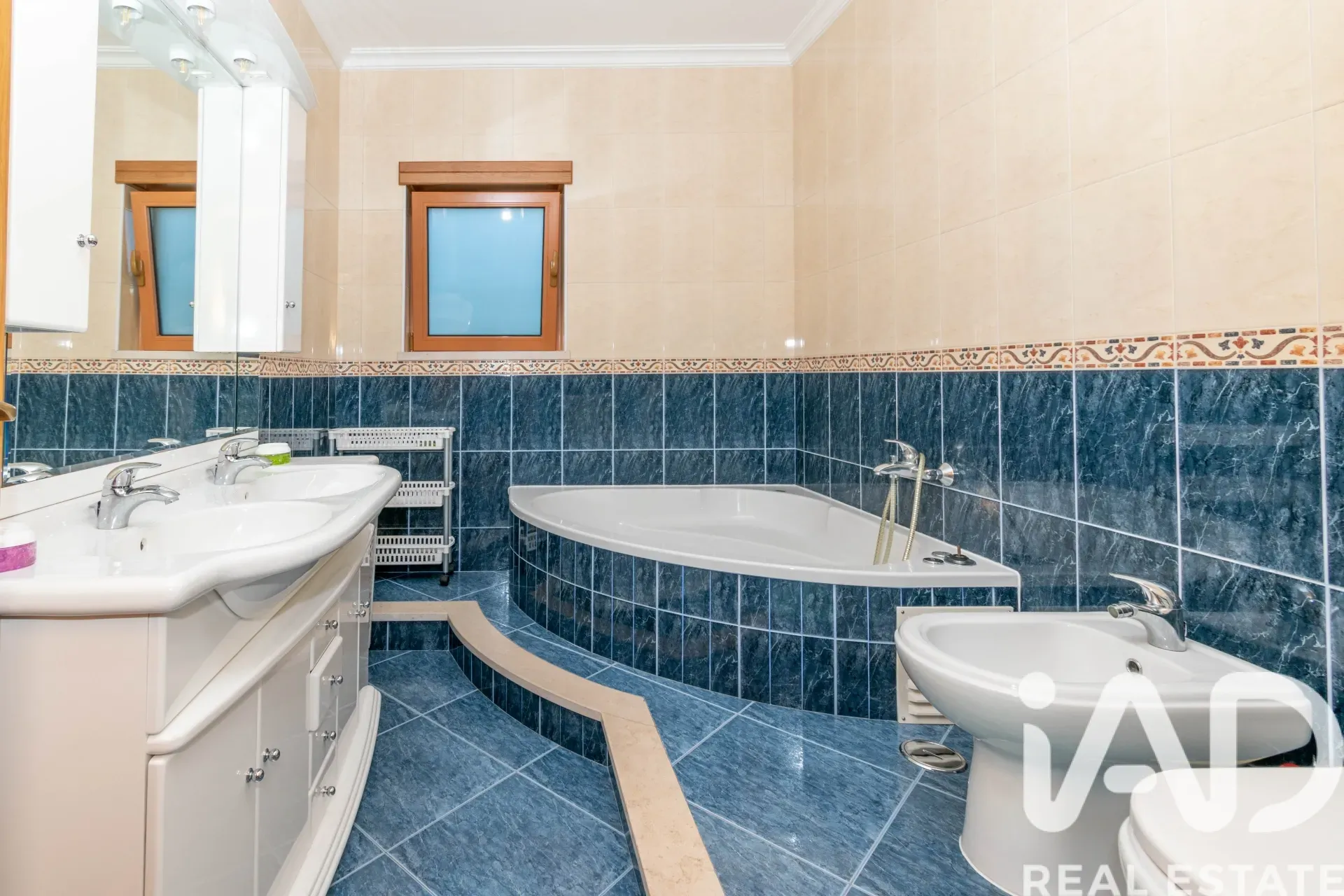 Modern Energy-Efficient 4-Bedroom House with Spacious Garden in Leiria, Portugal - View image 17 of 29