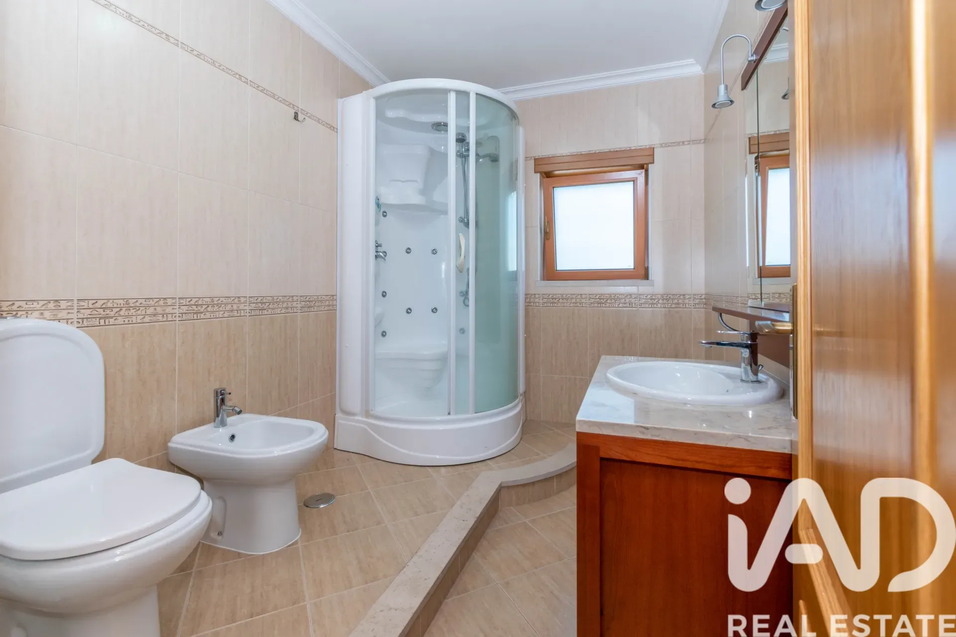 Modern Energy-Efficient 4-Bedroom House with Spacious Garden in Leiria, Portugal - View image 24 of 29