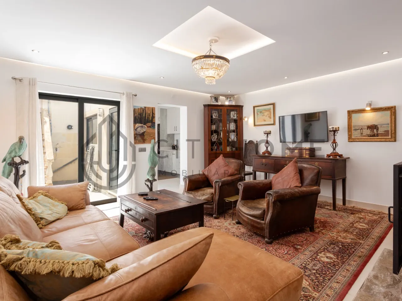 Portugal's Ferragudo: 3-Bedroom Townhouse with Balcony and Terrace - Image 1