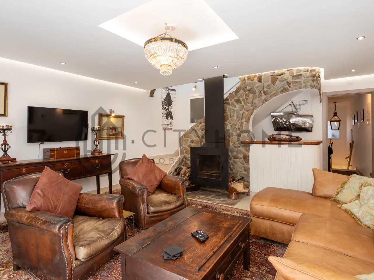 Portugal's Ferragudo: 3-Bedroom Townhouse with Balcony and Terrace - Image 5