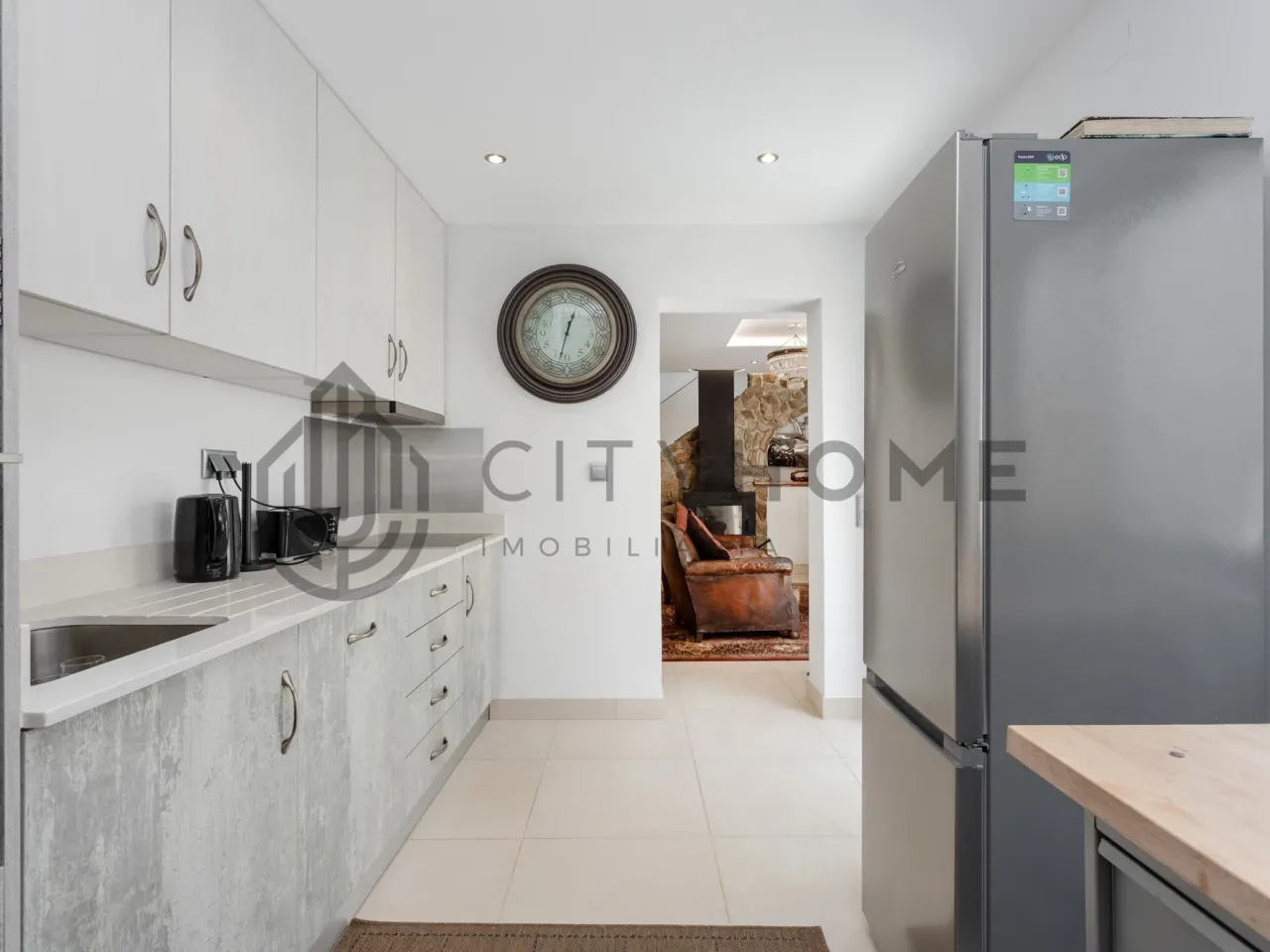 Portugal's Ferragudo: 3-Bedroom Townhouse with Balcony and Terrace - View image 6 of 57