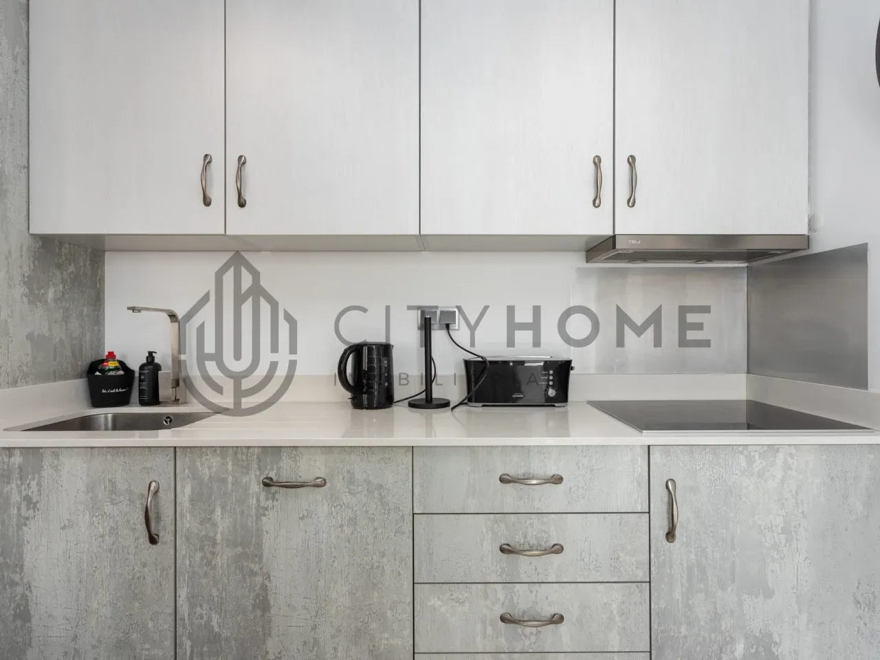 Portugal's Ferragudo: 3-Bedroom Townhouse with Balcony and Terrace - View image 7 of 57