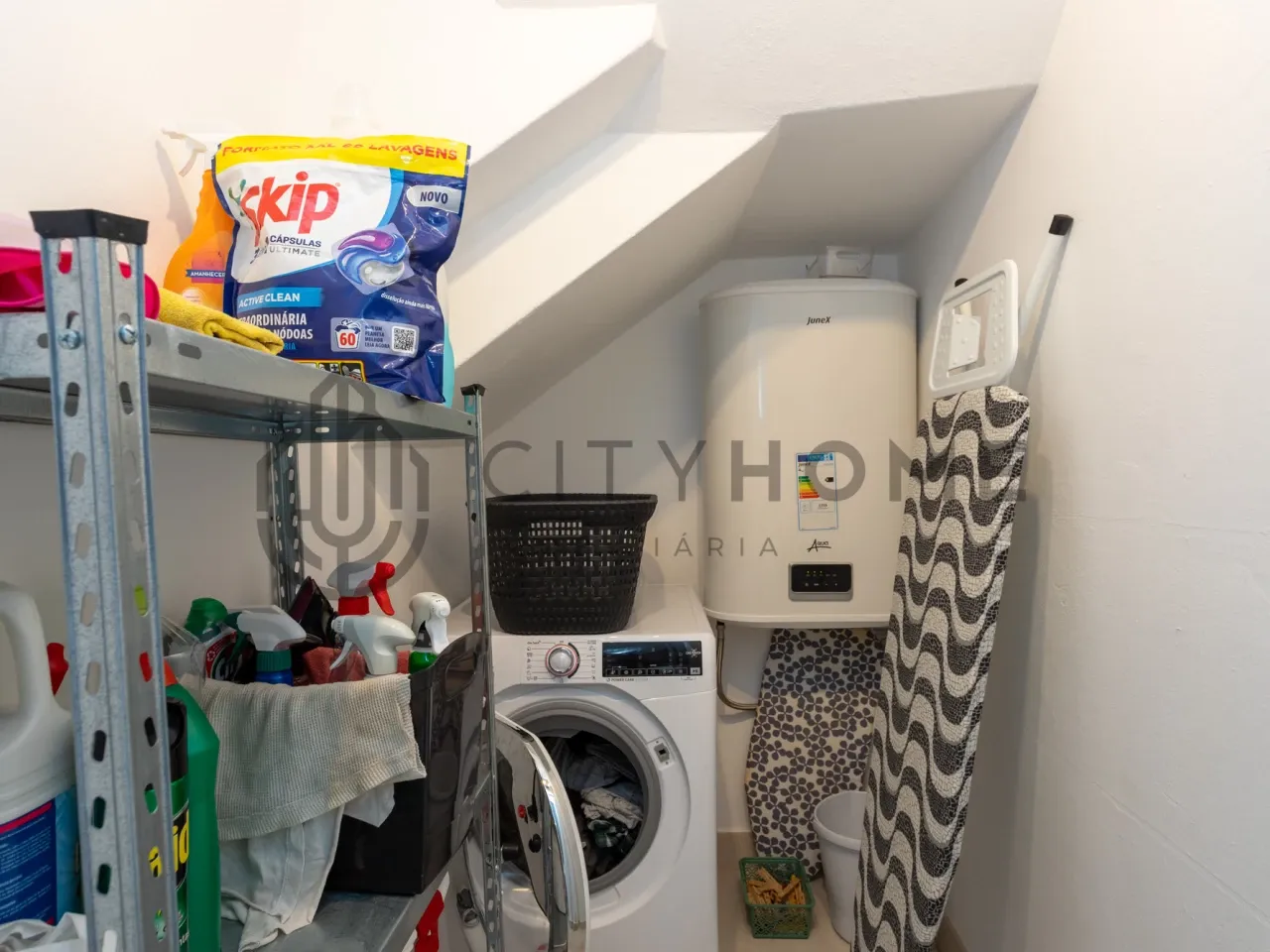 Portugal's Ferragudo: 3-Bedroom Townhouse with Balcony and Terrace - View image 13 of 57