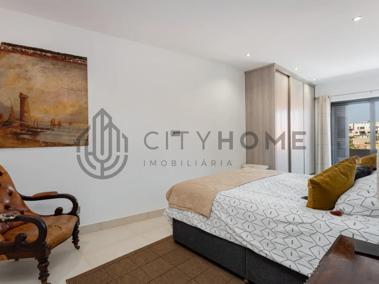 Portugal's Ferragudo: 3-Bedroom Townhouse with Balcony and Terrace - View image 15 of 57