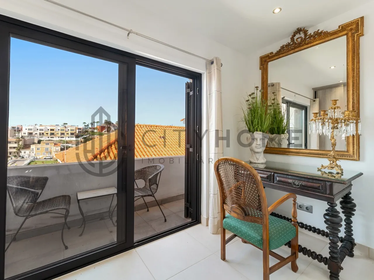 Portugal's Ferragudo: 3-Bedroom Townhouse with Balcony and Terrace - View image 16 of 57