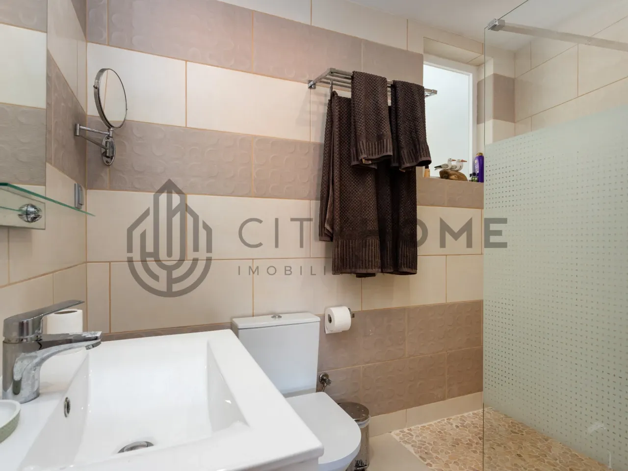 Portugal's Ferragudo: 3-Bedroom Townhouse with Balcony and Terrace - View image 19 of 57