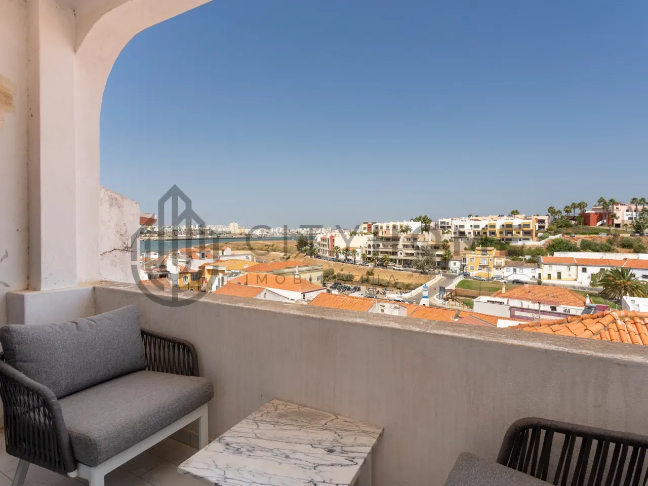 Portugal's Ferragudo: 3-Bedroom Townhouse with Balcony and Terrace - View image 20 of 57