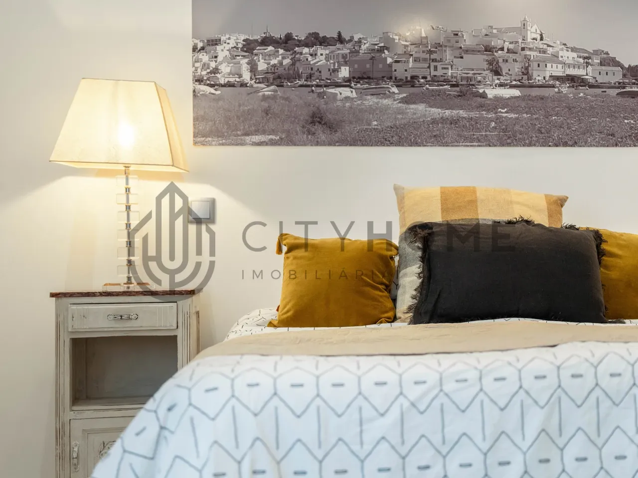 Portugal's Ferragudo: 3-Bedroom Townhouse with Balcony and Terrace - View image 25 of 57