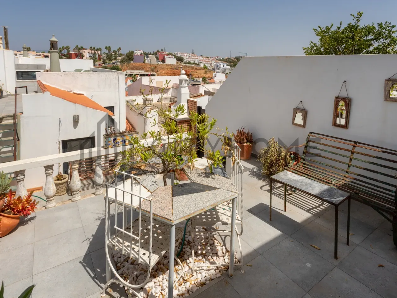 Portugal's Ferragudo: 3-Bedroom Townhouse with Balcony and Terrace - View image 32 of 57