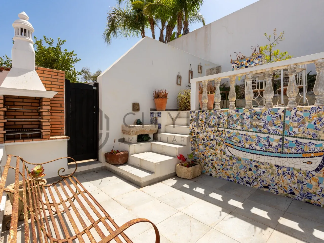 Portugal's Ferragudo: 3-Bedroom Townhouse with Balcony and Terrace - View image 34 of 57