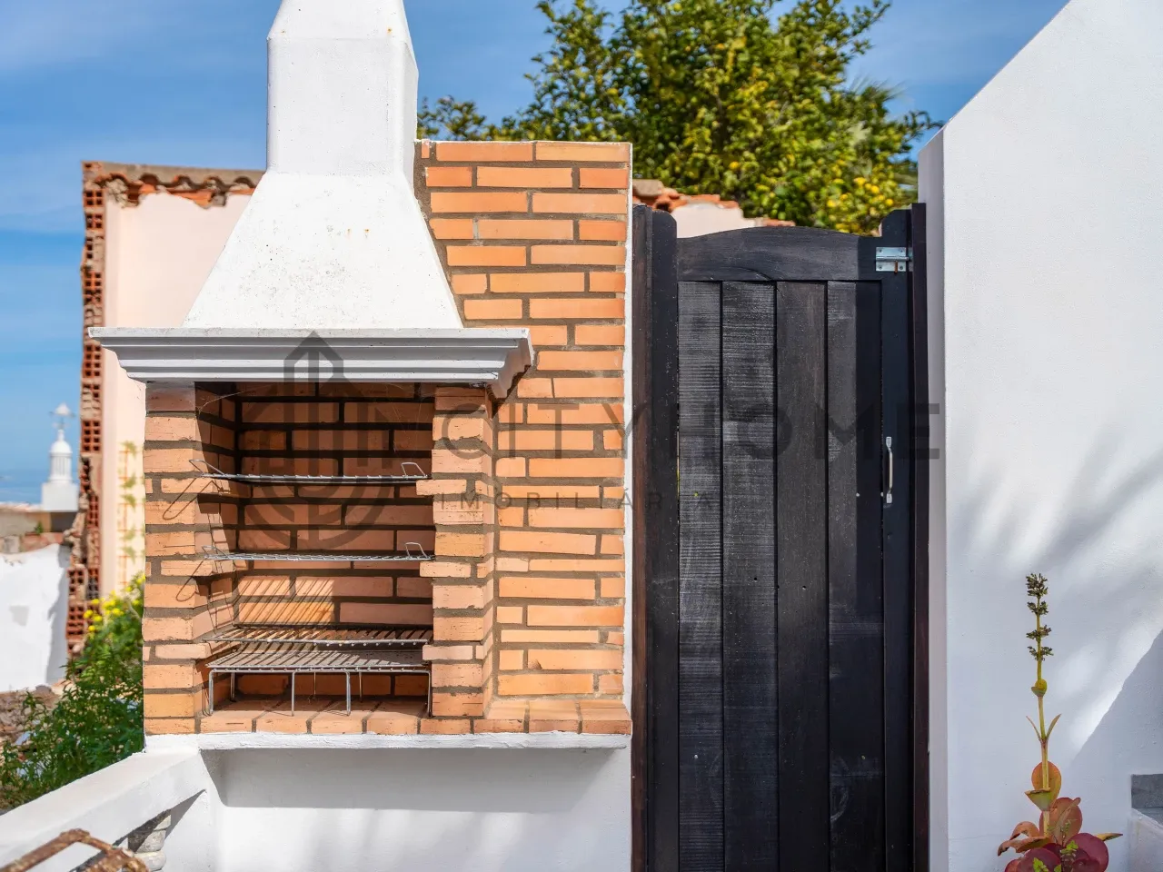 Portugal's Ferragudo: 3-Bedroom Townhouse with Balcony and Terrace - View image 36 of 57