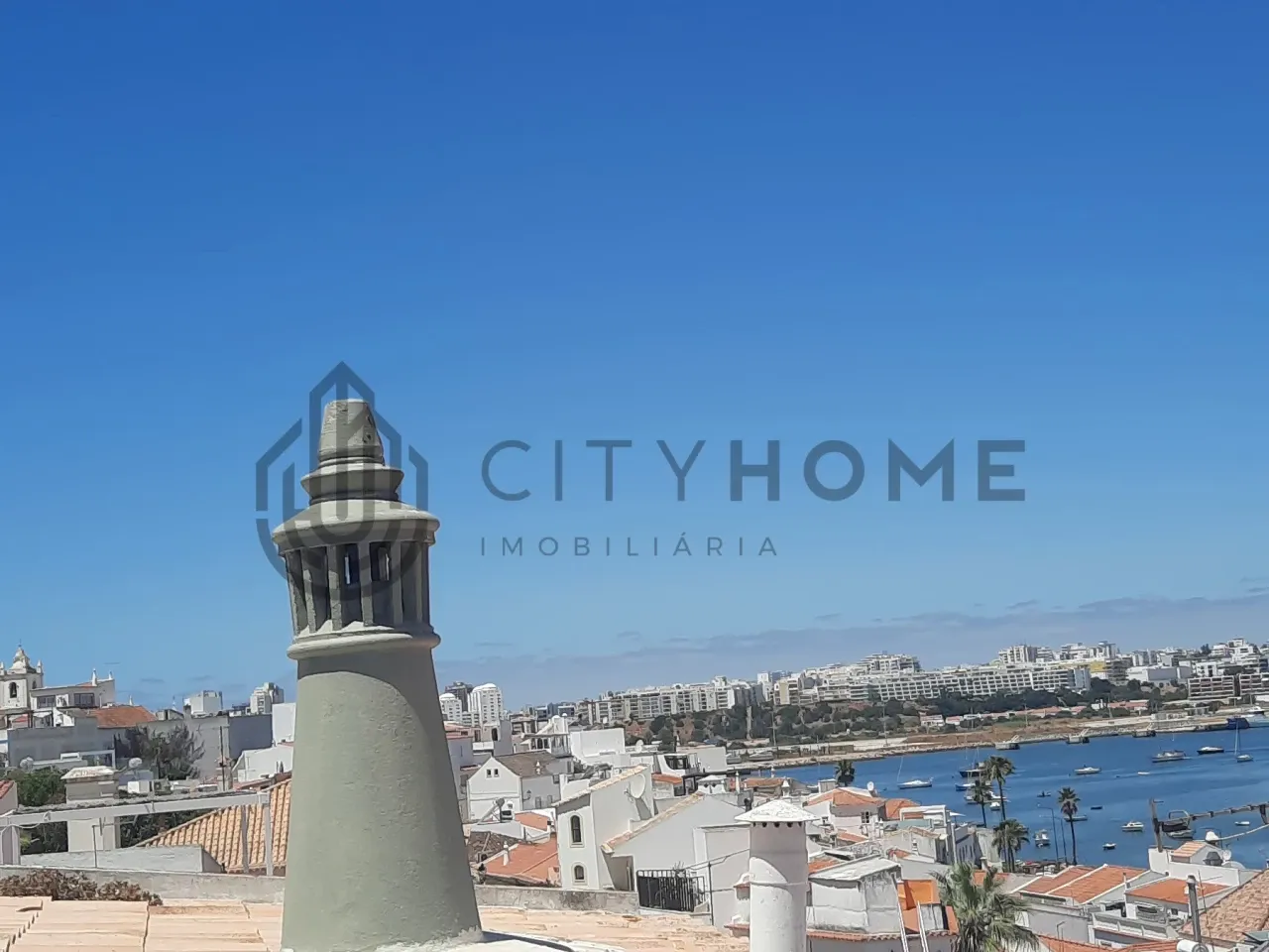 Portugal's Ferragudo: 3-Bedroom Townhouse with Balcony and Terrace - View image 39 of 57