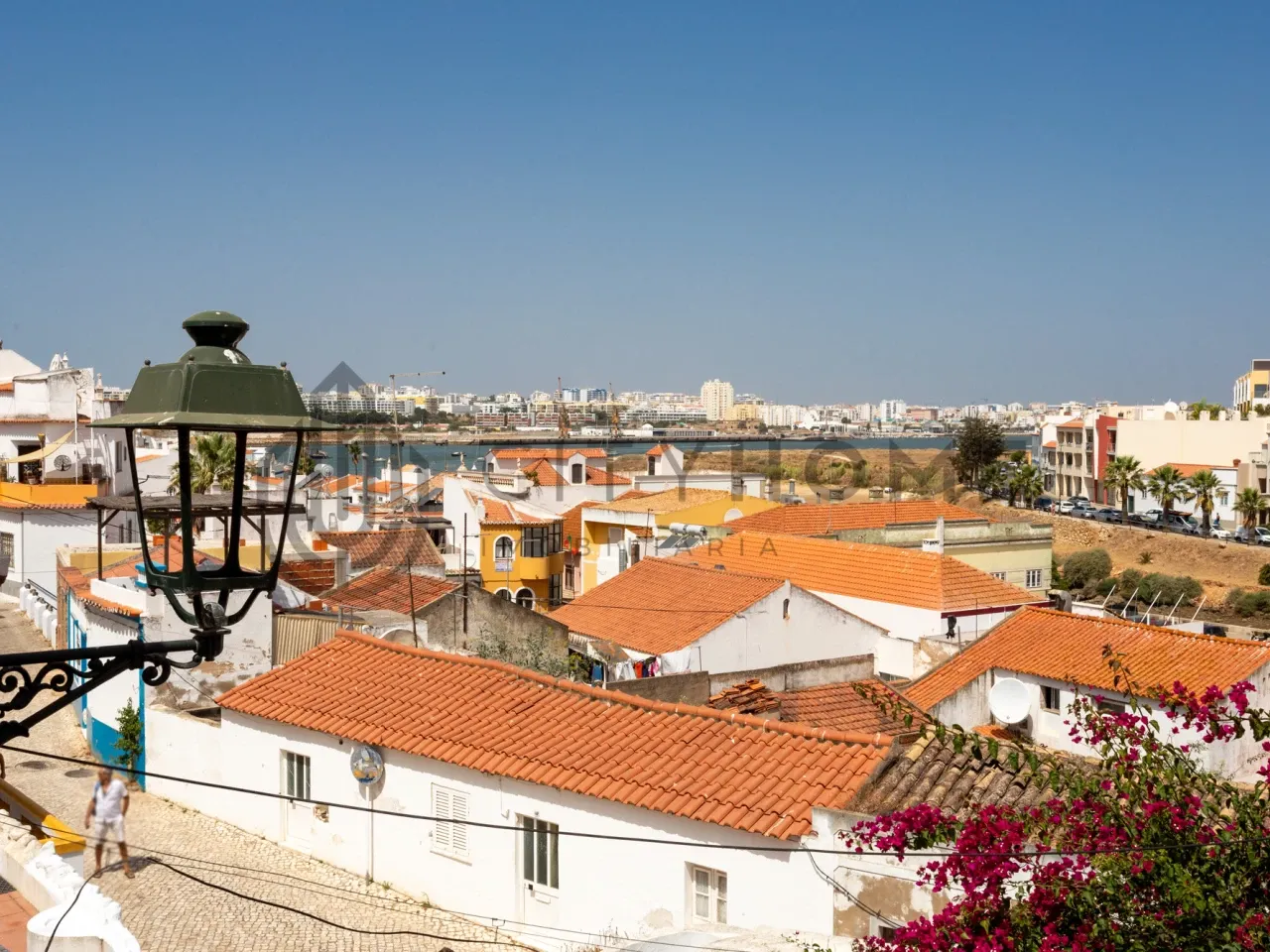 Portugal's Ferragudo: 3-Bedroom Townhouse with Balcony and Terrace - View image 43 of 57