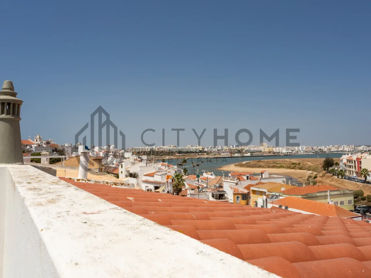 Portugal's Ferragudo: 3-Bedroom Townhouse with Balcony and Terrace - View image 45 of 57