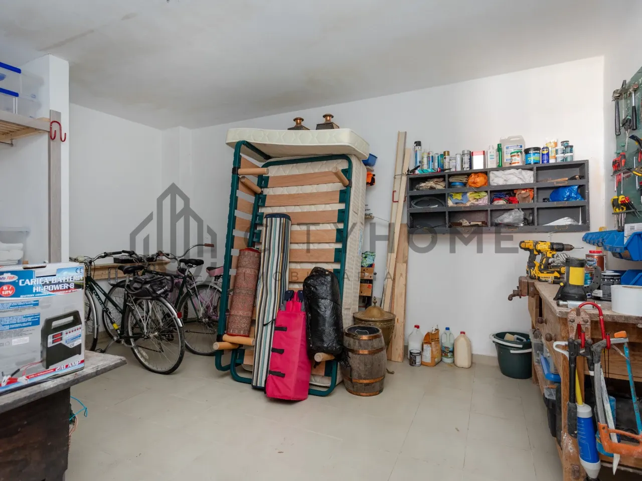 Portugal's Ferragudo: 3-Bedroom Townhouse with Balcony and Terrace - View image 46 of 57