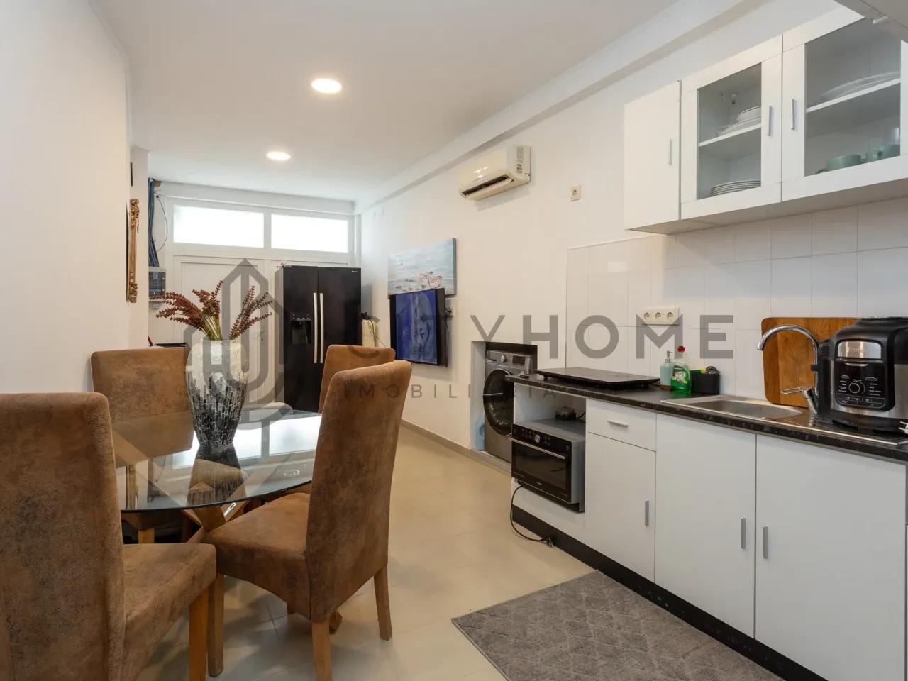 Portugal's Ferragudo: 3-Bedroom Townhouse with Balcony and Terrace - View image 47 of 57