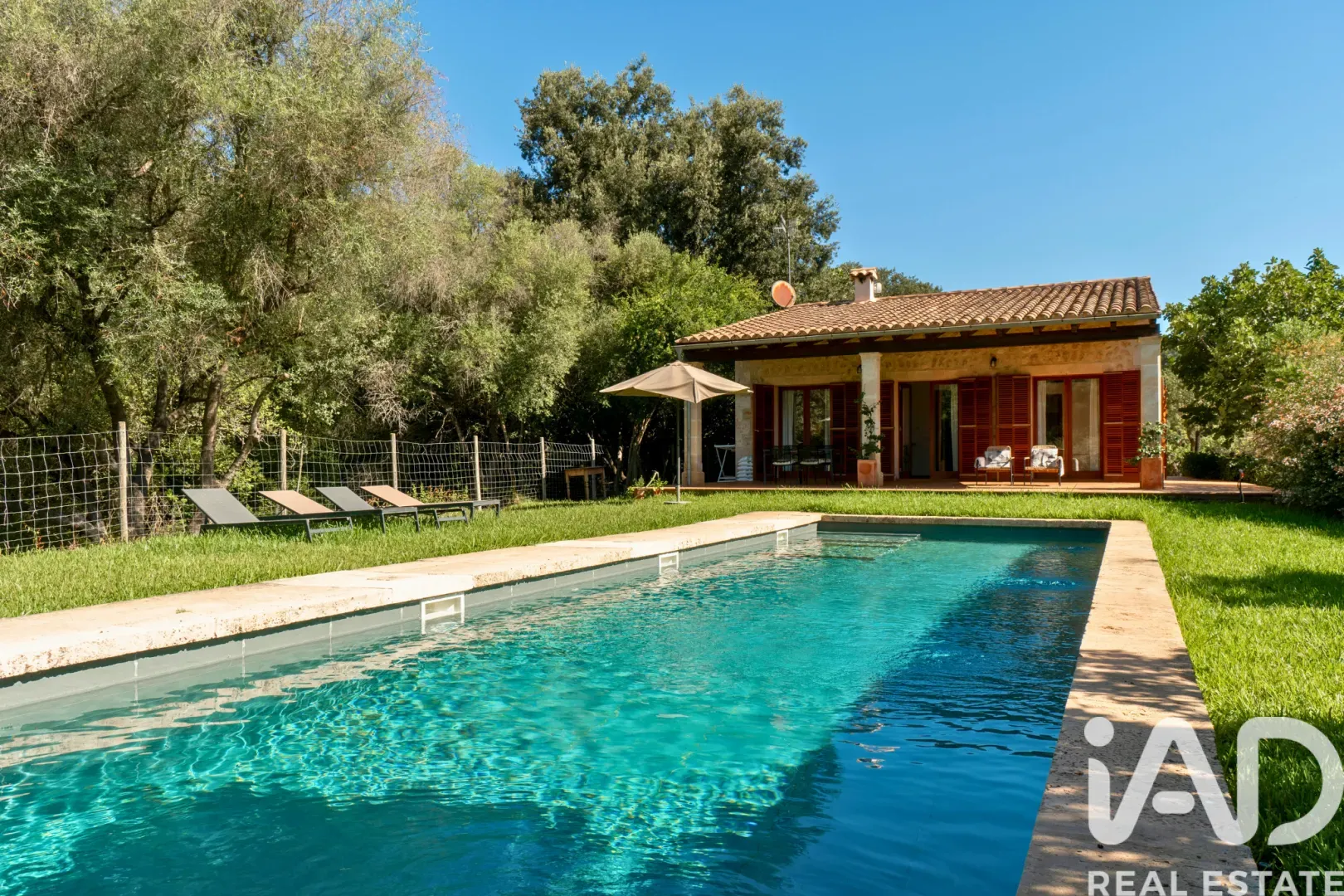Modern 2-Bedroom House with Expansive Grounds and Pool in Campanet - Image 1
