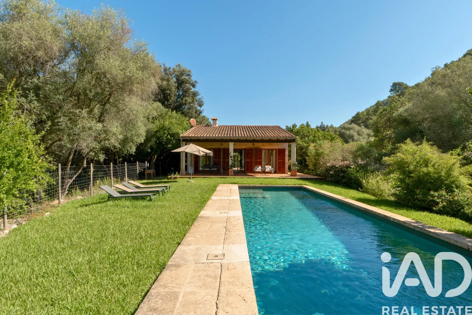 Modern 2-Bedroom House with Expansive Grounds and Pool in Campanet - Image 5