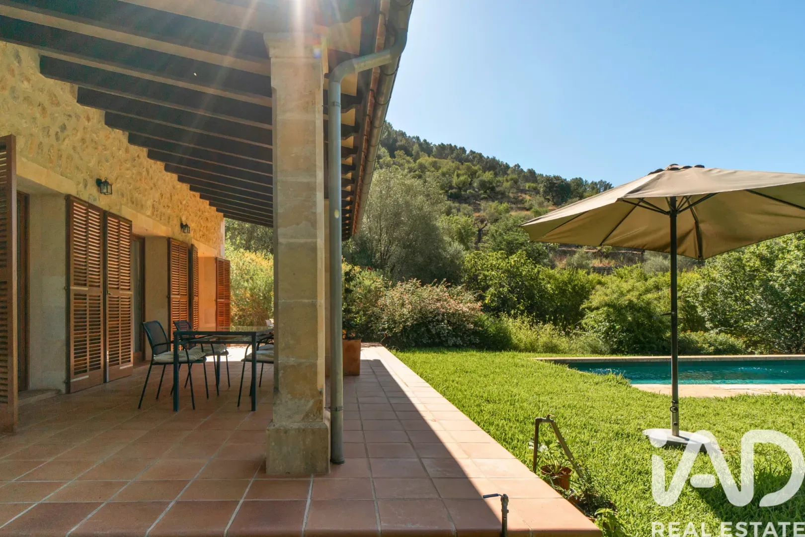Modern 2-Bedroom House with Expansive Grounds and Pool in Campanet - View image 8 of 28
