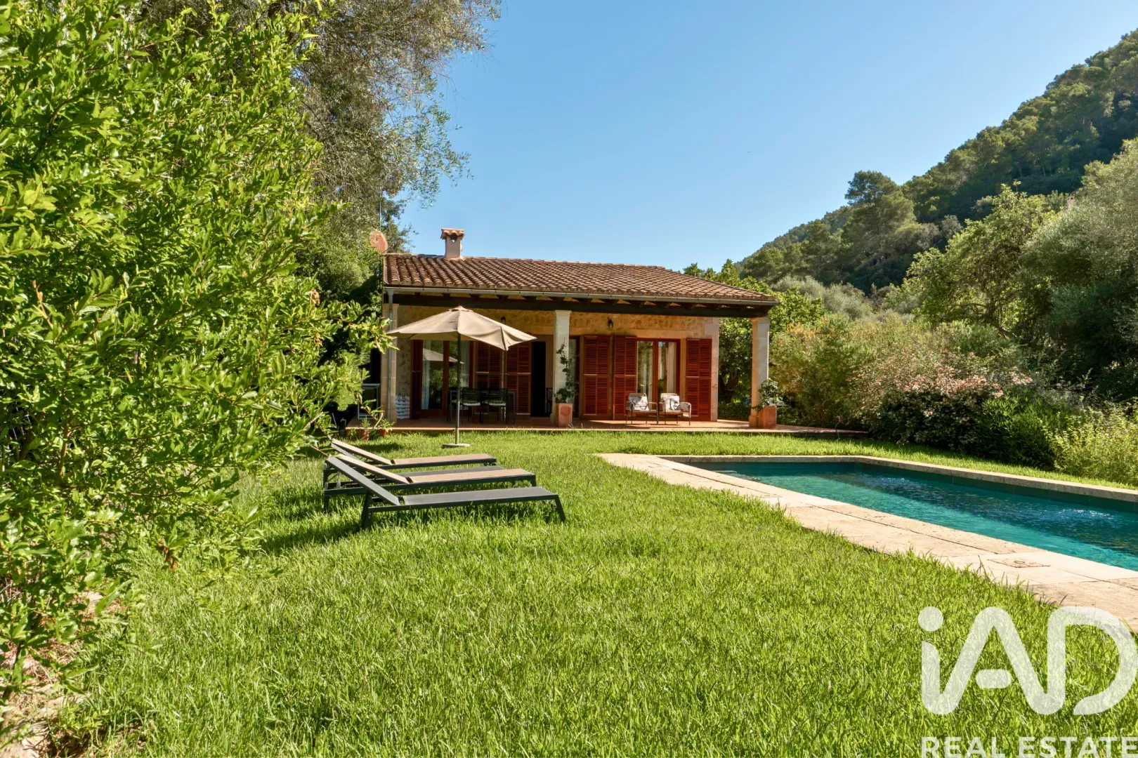 Modern 2-Bedroom House with Expansive Grounds and Pool in Campanet - View image 11 of 28