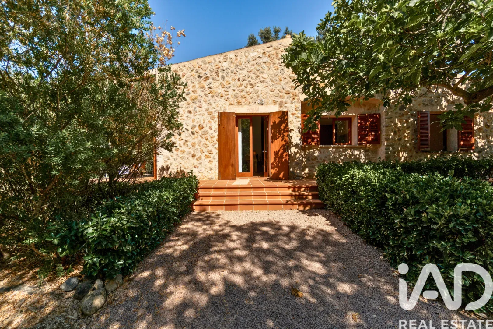 Modern 2-Bedroom House with Expansive Grounds and Pool in Campanet - View image 12 of 28