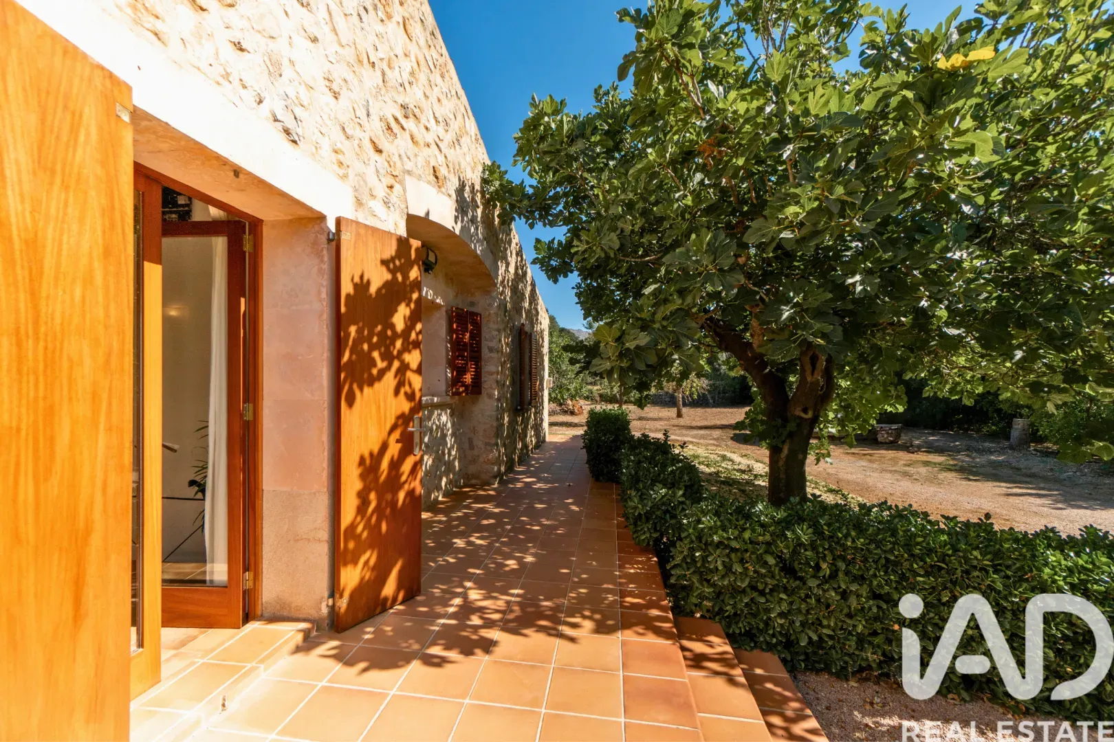 Modern 2-Bedroom House with Expansive Grounds and Pool in Campanet - View image 13 of 28