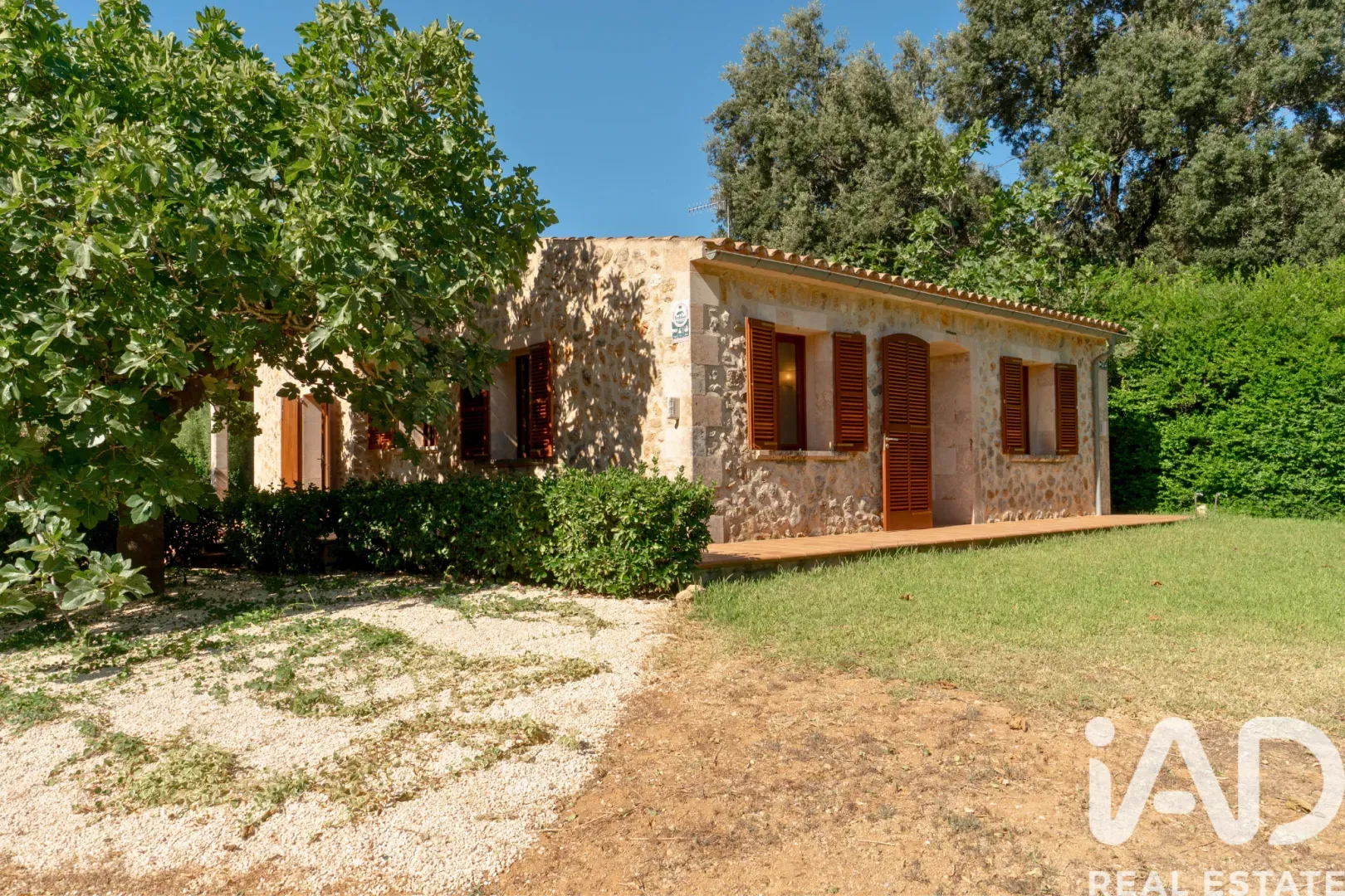 Modern 2-Bedroom House with Expansive Grounds and Pool in Campanet - View image 14 of 28