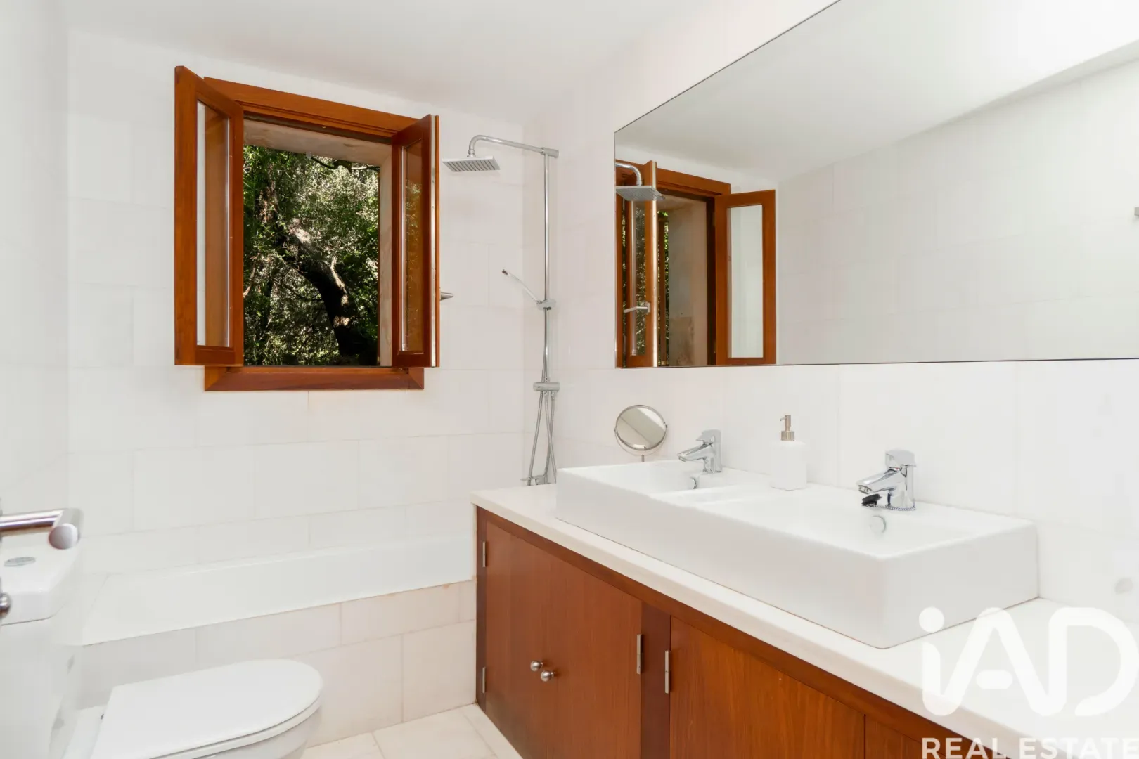 Modern 2-Bedroom House with Expansive Grounds and Pool in Campanet - View image 22 of 28