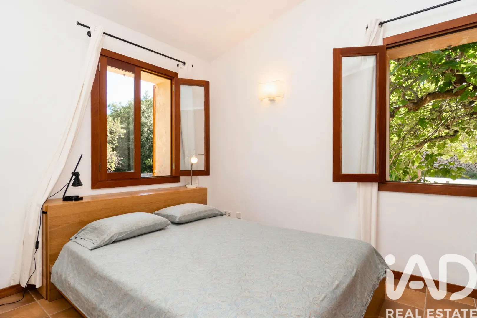 Modern 2-Bedroom House with Expansive Grounds and Pool in Campanet - View image 23 of 28