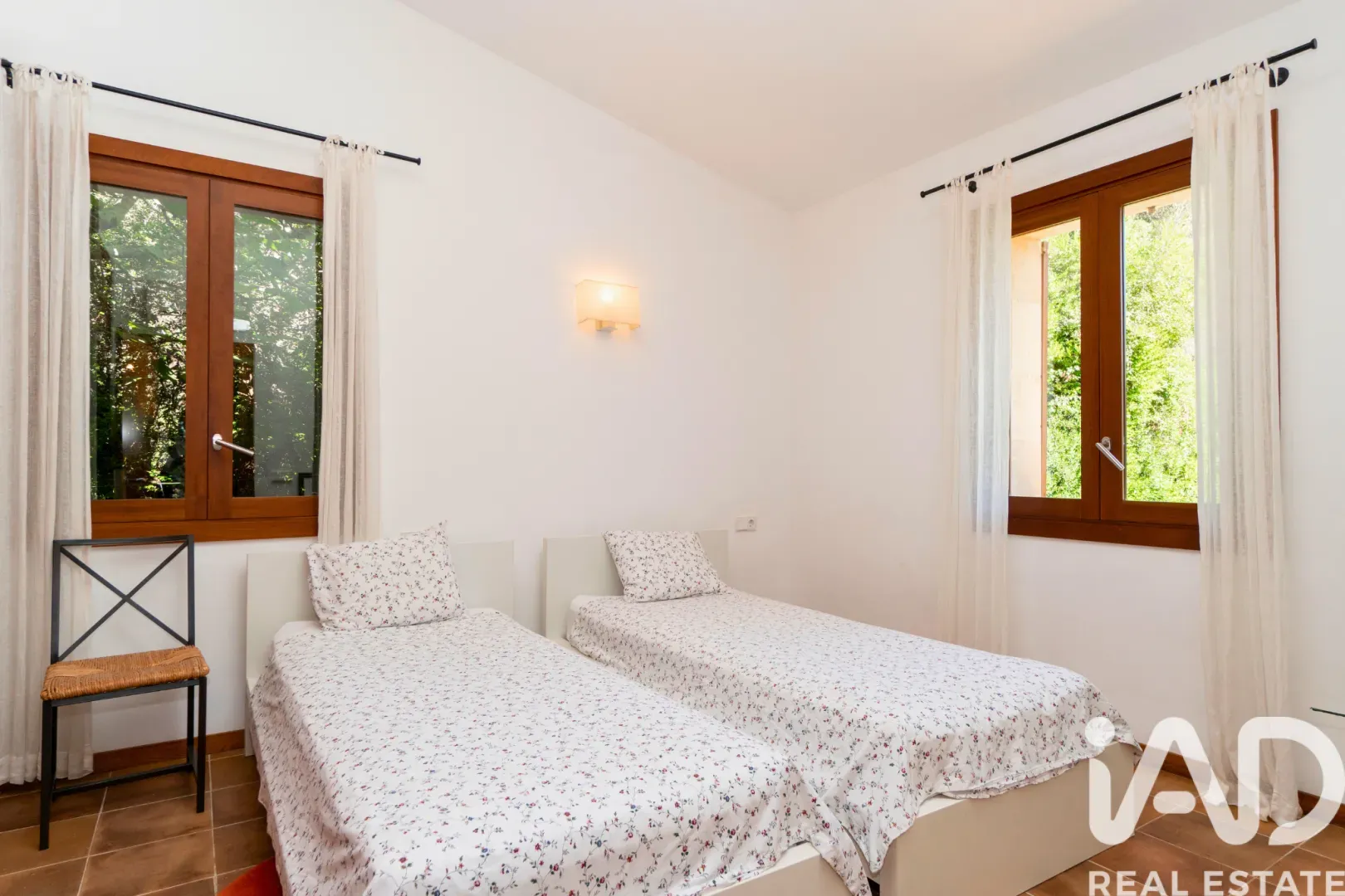 Modern 2-Bedroom House with Expansive Grounds and Pool in Campanet - View image 24 of 28