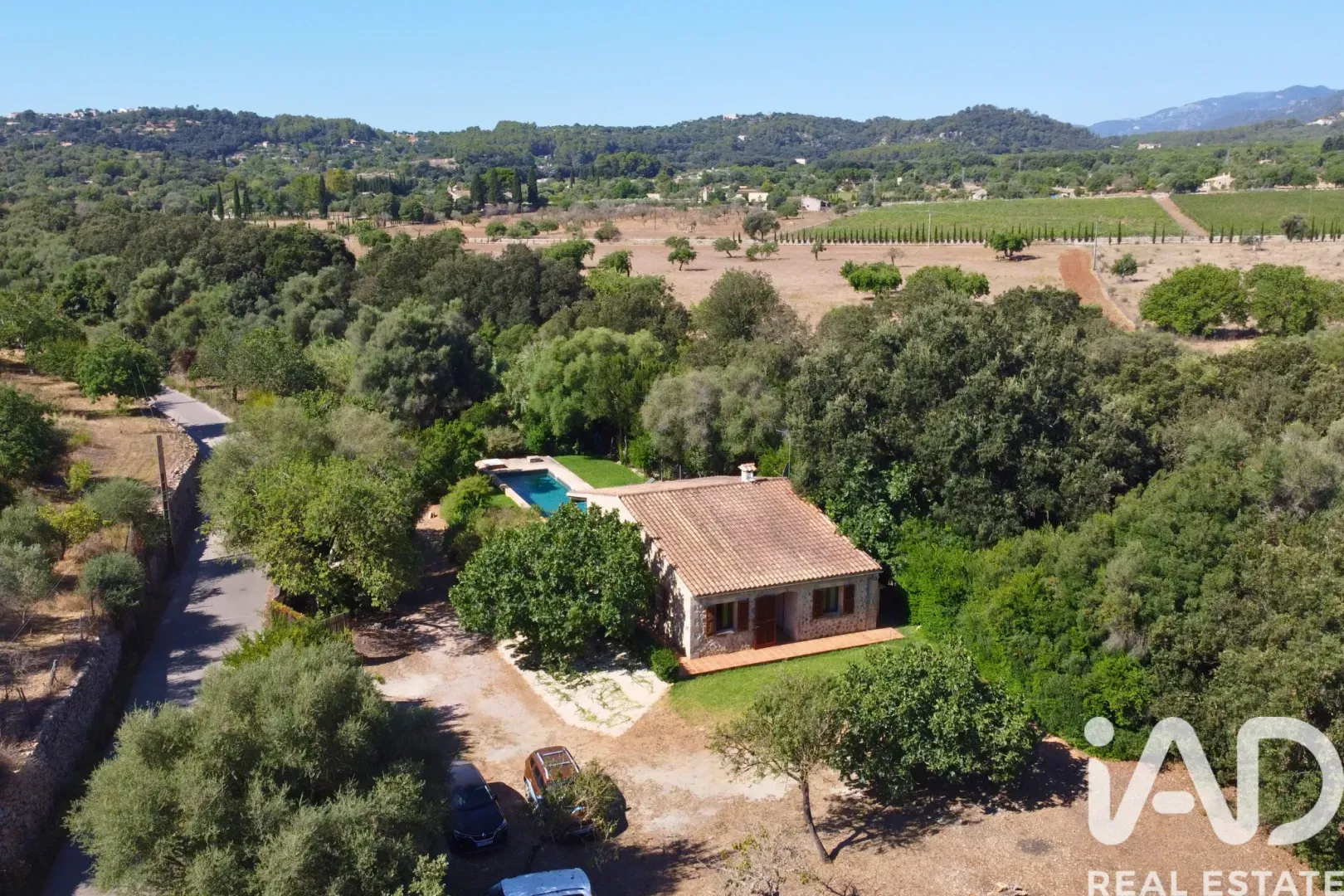 Modern 2-Bedroom House with Expansive Grounds and Pool in Campanet - View image 25 of 28