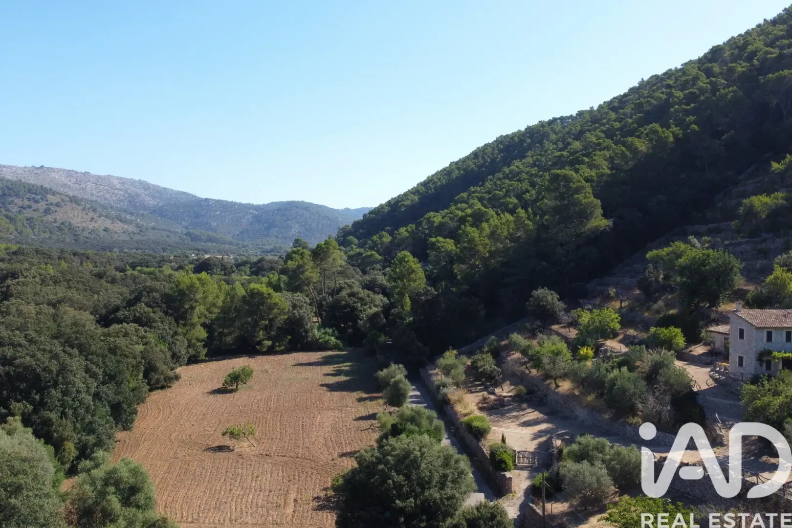 Modern 2-Bedroom House with Expansive Grounds and Pool in Campanet - View image 27 of 28