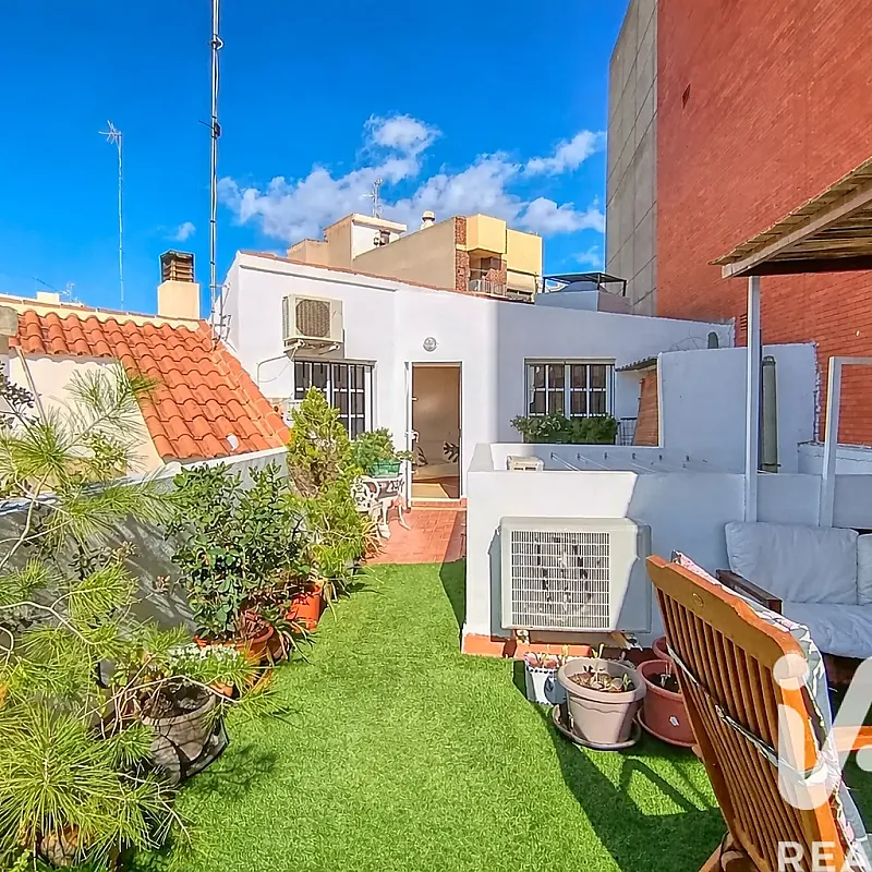 Contemporary 4-Bedroom House with Panoramic Terrace in San Vicente del Raspeig