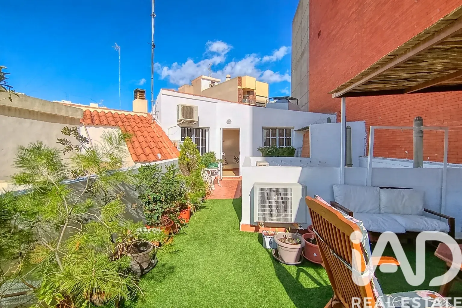 Contemporary 4-Bedroom House with Panoramic Terrace in San Vicente del Raspeig - Image 1