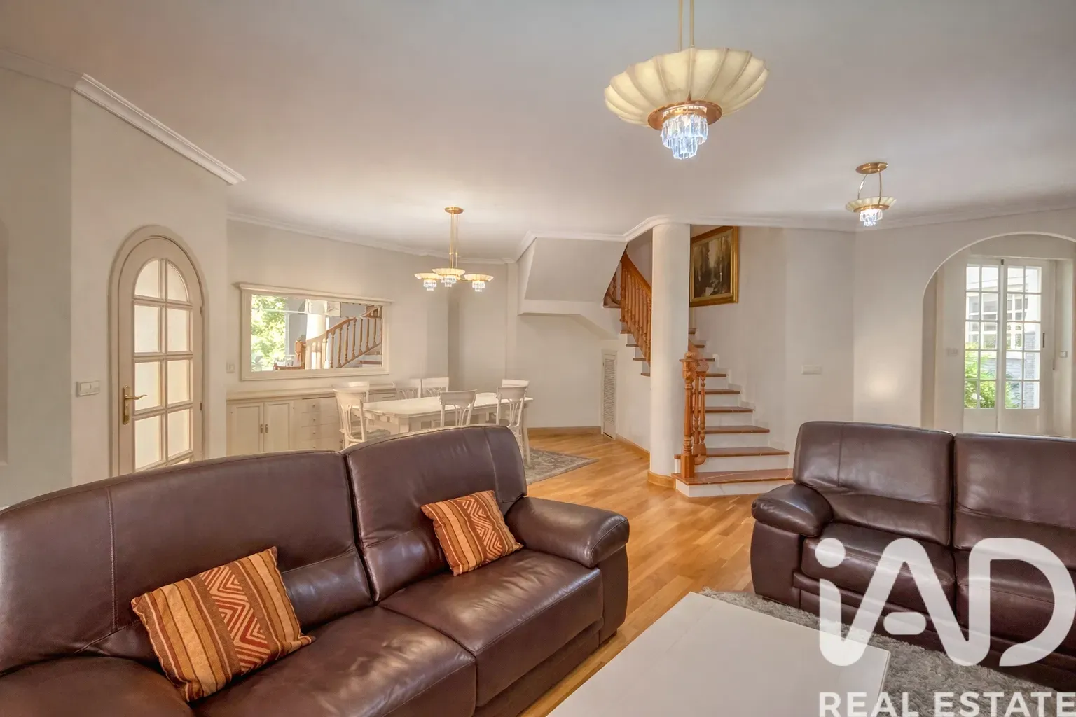 Contemporary 4-Bedroom House with Panoramic Terrace in San Vicente del Raspeig - Image 5