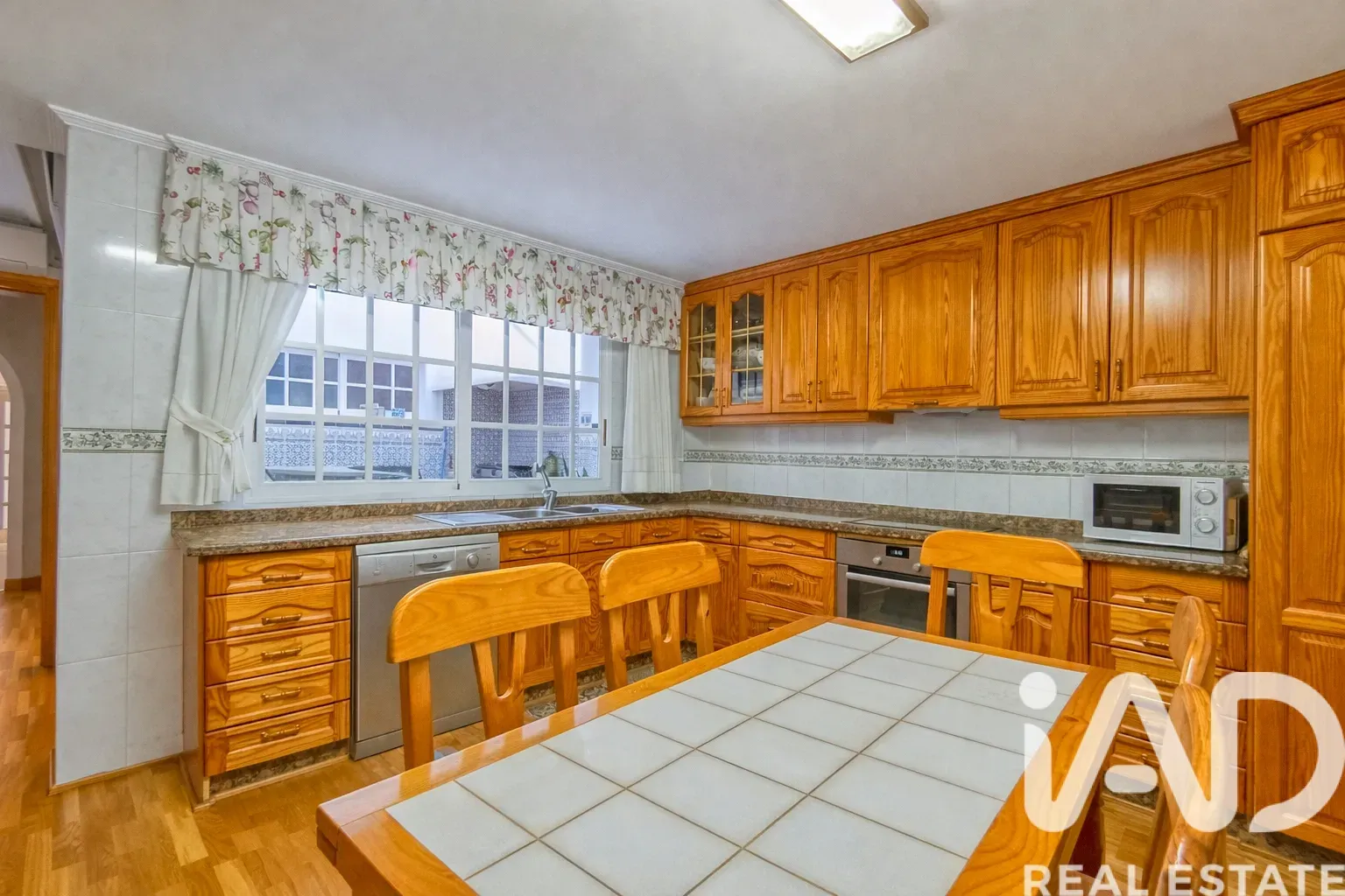 Contemporary 4-Bedroom House with Panoramic Terrace in San Vicente del Raspeig - View image 9 of 32