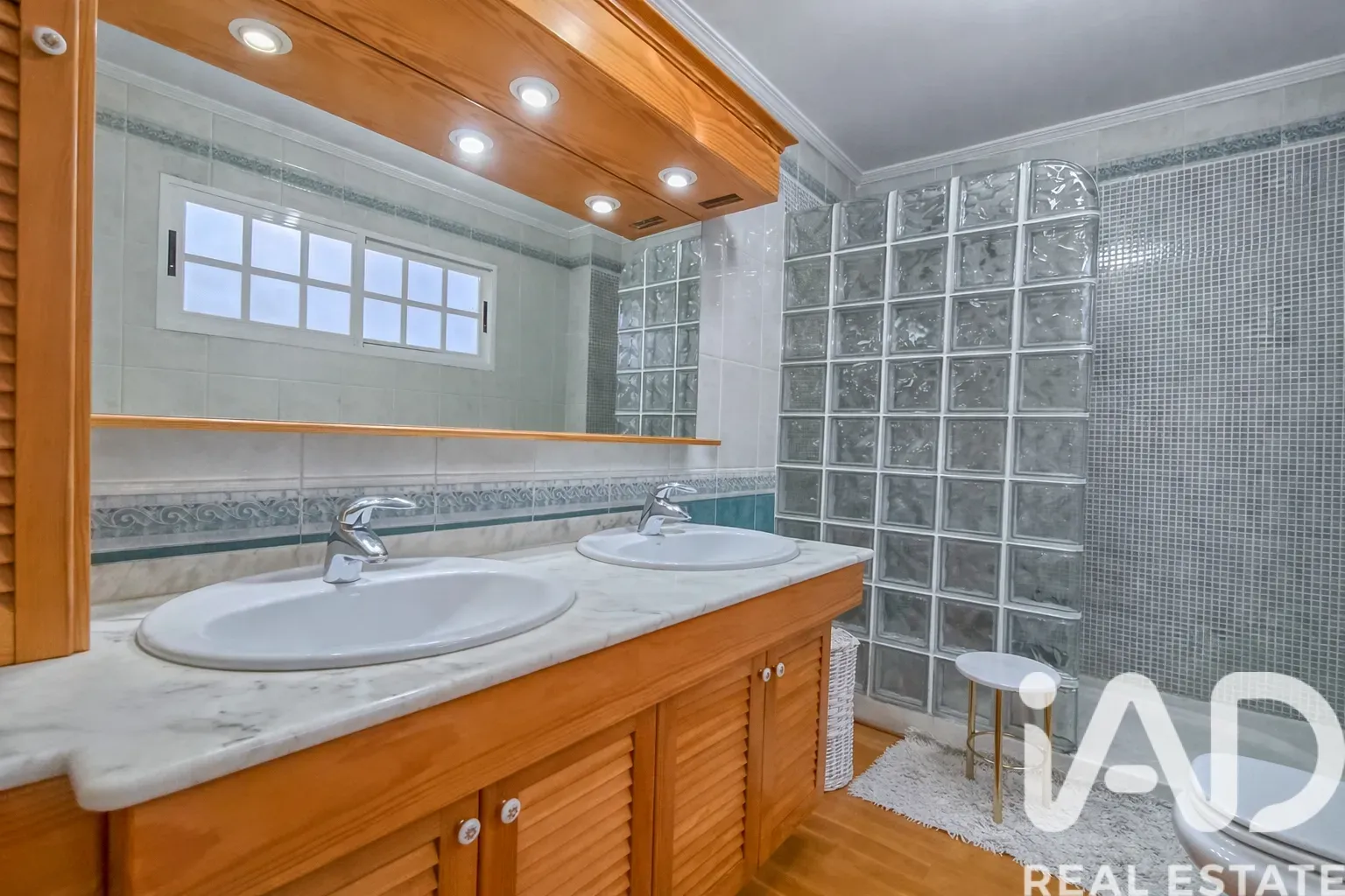 Contemporary 4-Bedroom House with Panoramic Terrace in San Vicente del Raspeig - View image 16 of 32