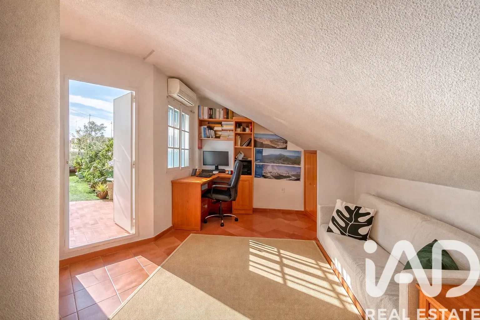 Contemporary 4-Bedroom House with Panoramic Terrace in San Vicente del Raspeig - View image 18 of 32