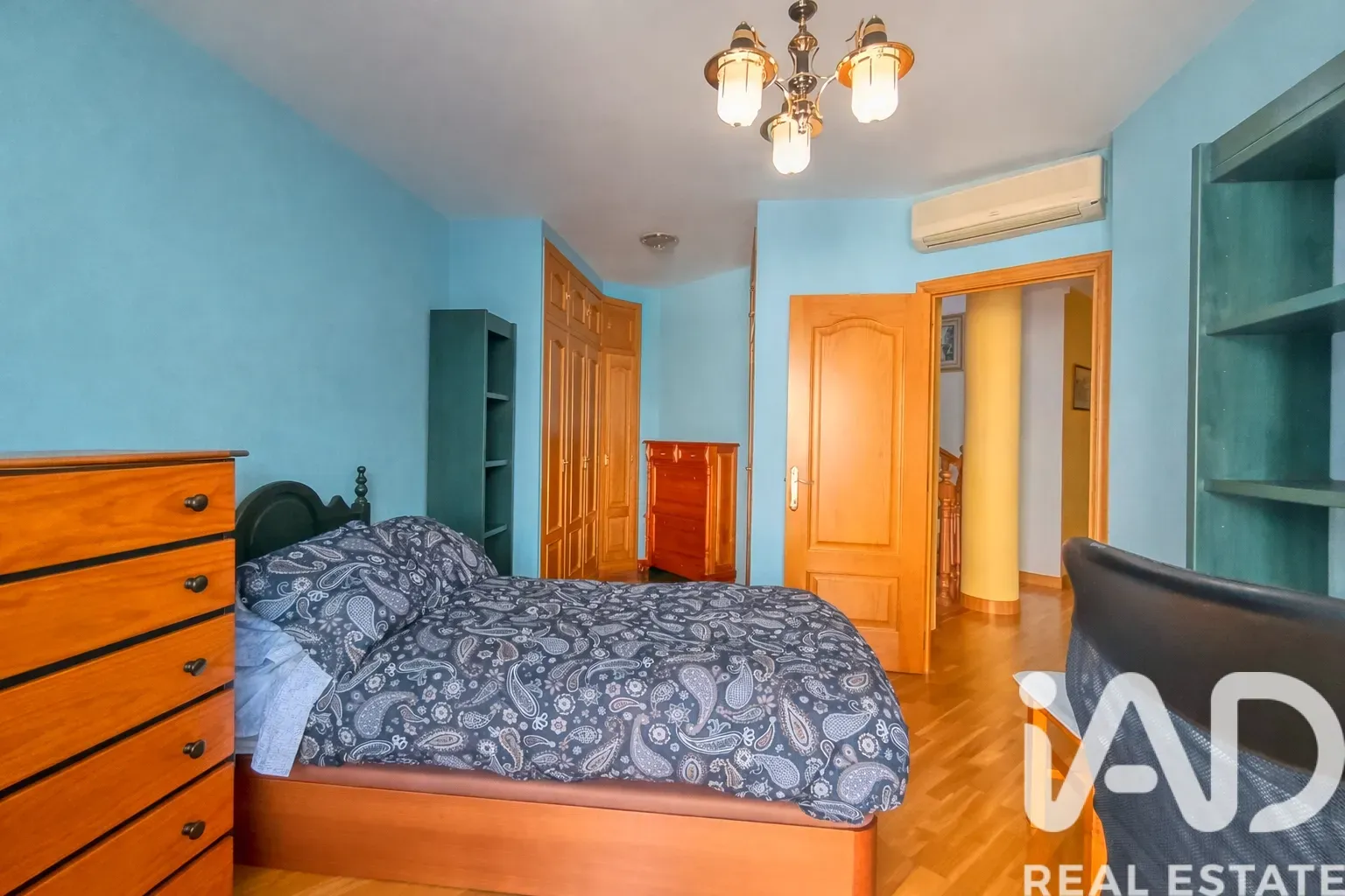 Contemporary 4-Bedroom House with Panoramic Terrace in San Vicente del Raspeig - View image 22 of 32